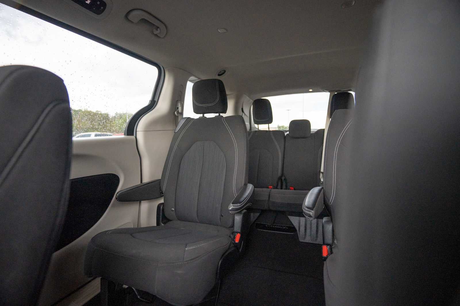 2024 Chrysler Voyager LX