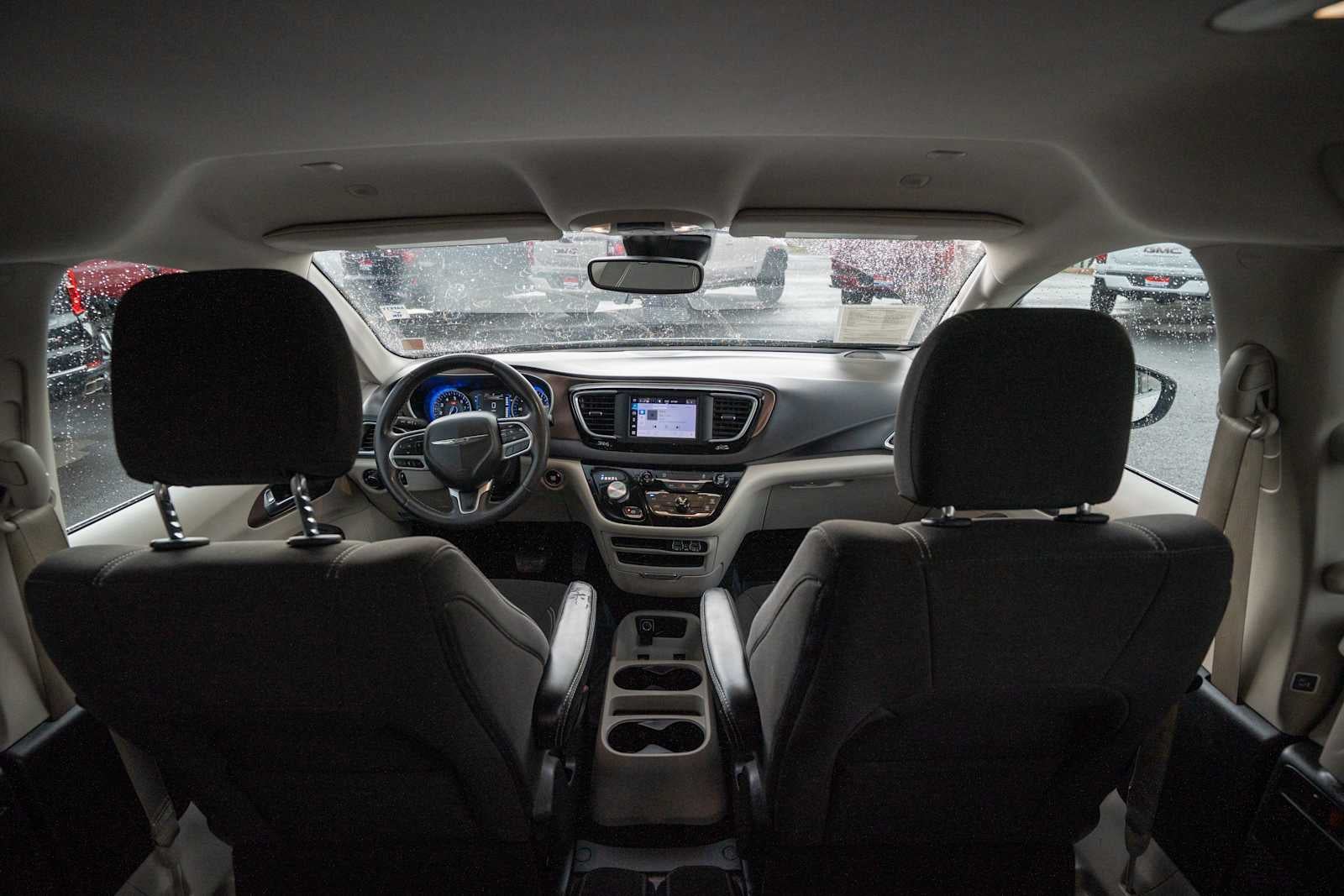 2024 Chrysler Voyager LX