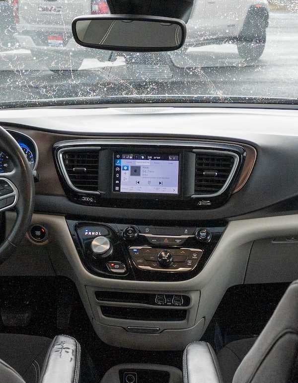 2024 Chrysler Voyager LX