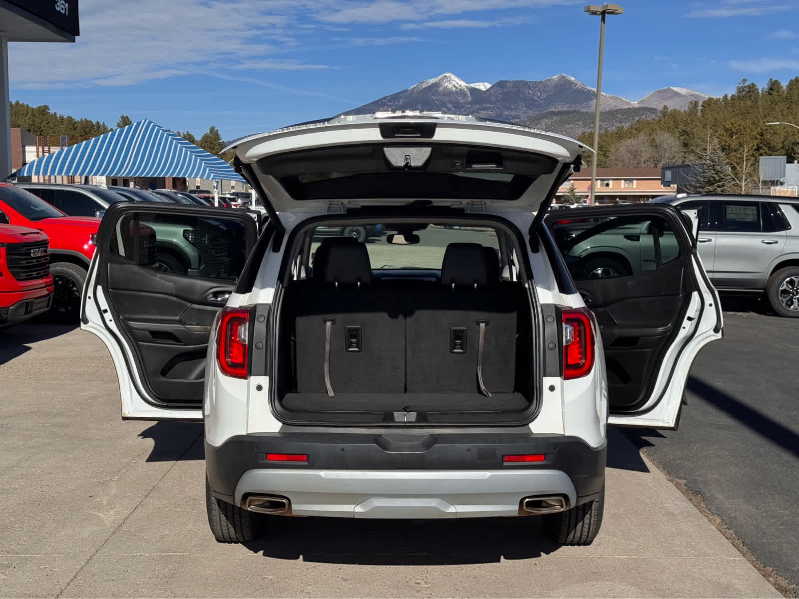 2023 GMC Acadia AWD 4dr SLT