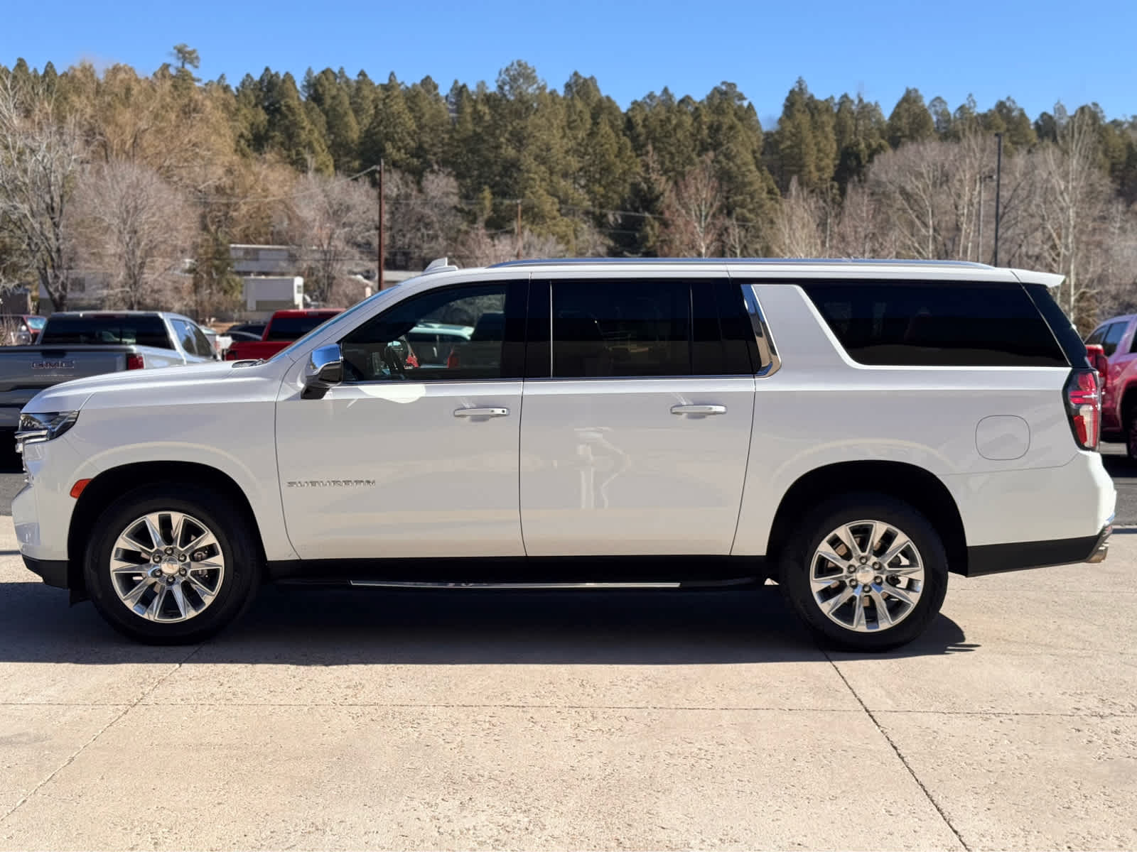 2023 Chevrolet Suburban 4WD 4dr Premier