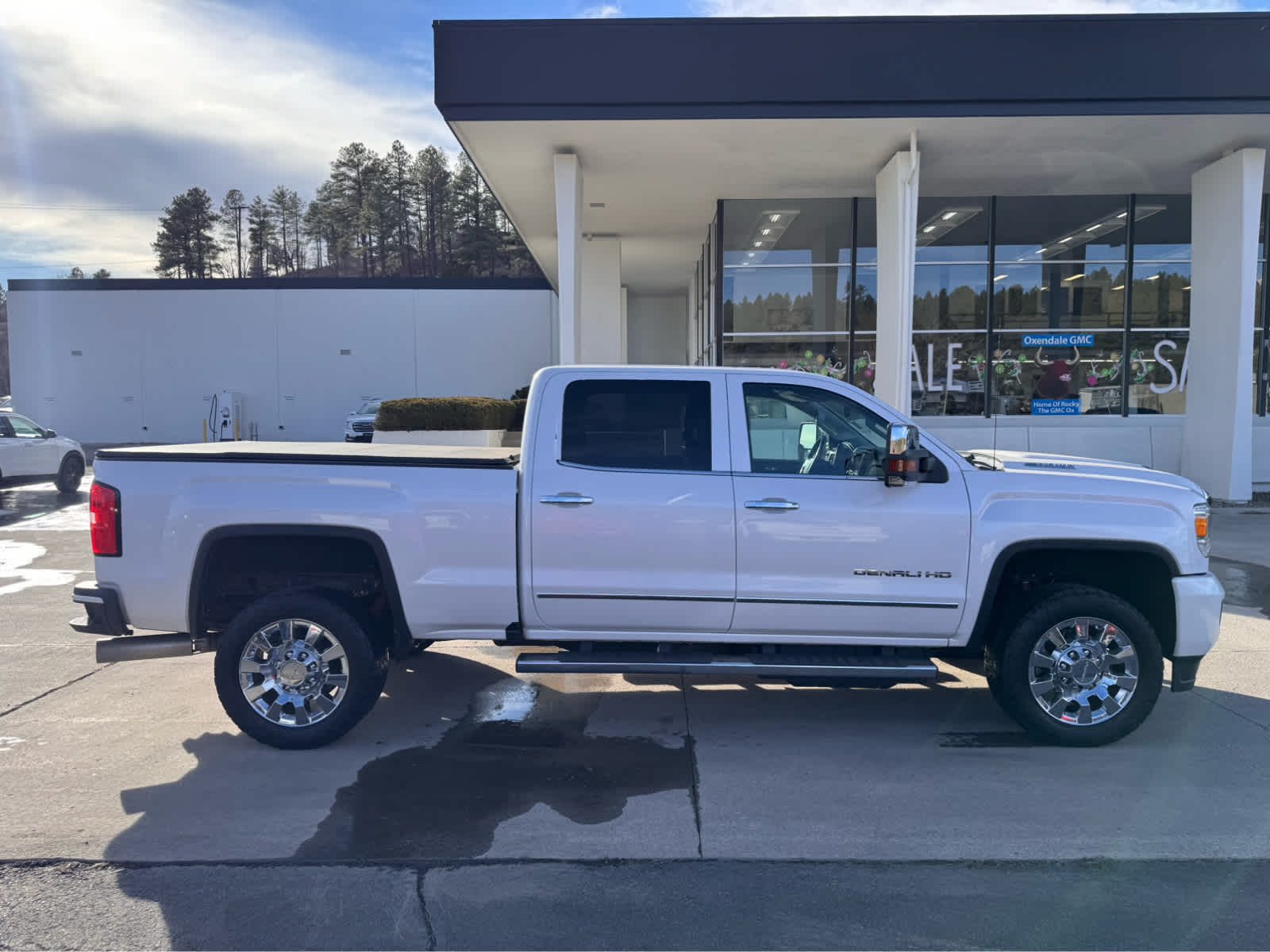 2018 GMC Sierra 2500HD 4WD Crew Cab 153.7 Denali