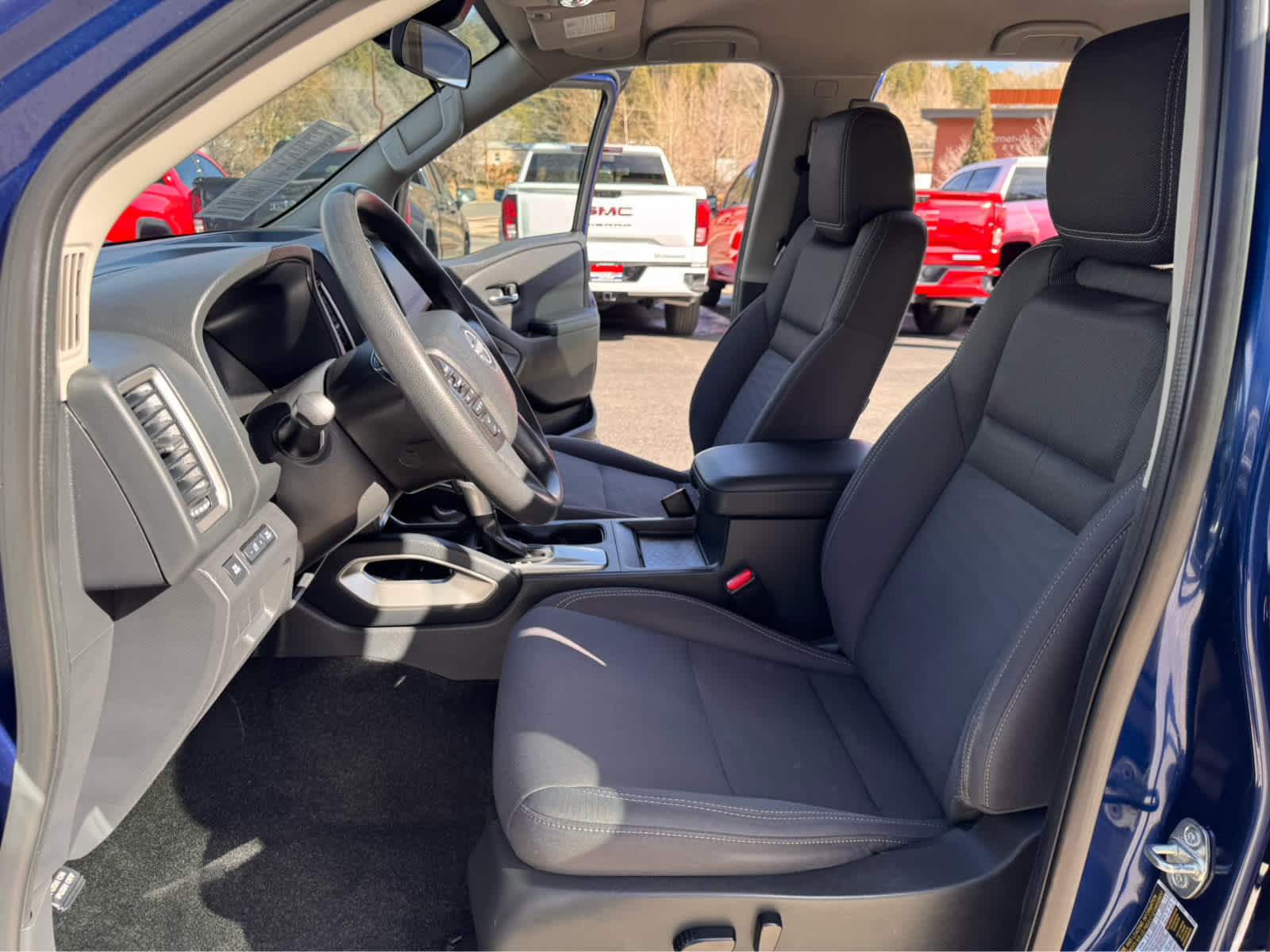 2022 Nissan Frontier Crew Cab 4x4 SV Auto