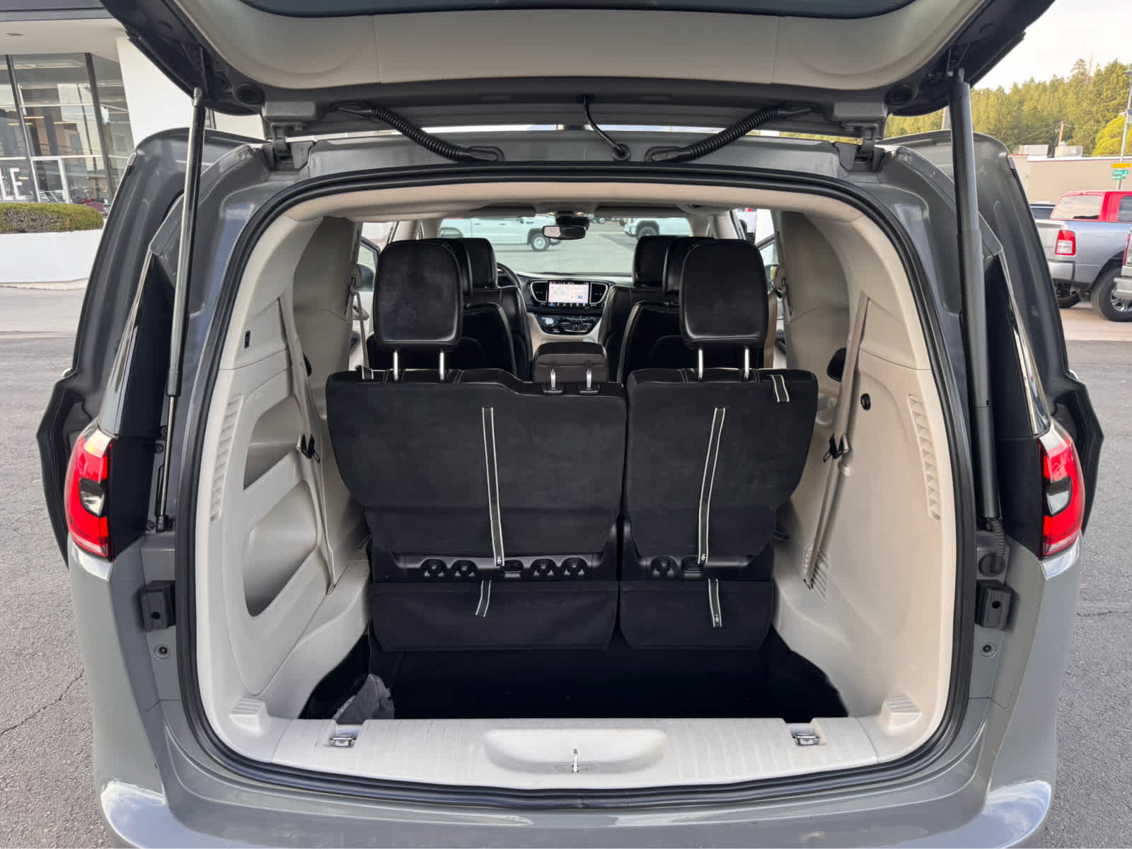 2023 Chrysler Pacifica Touring L FWD