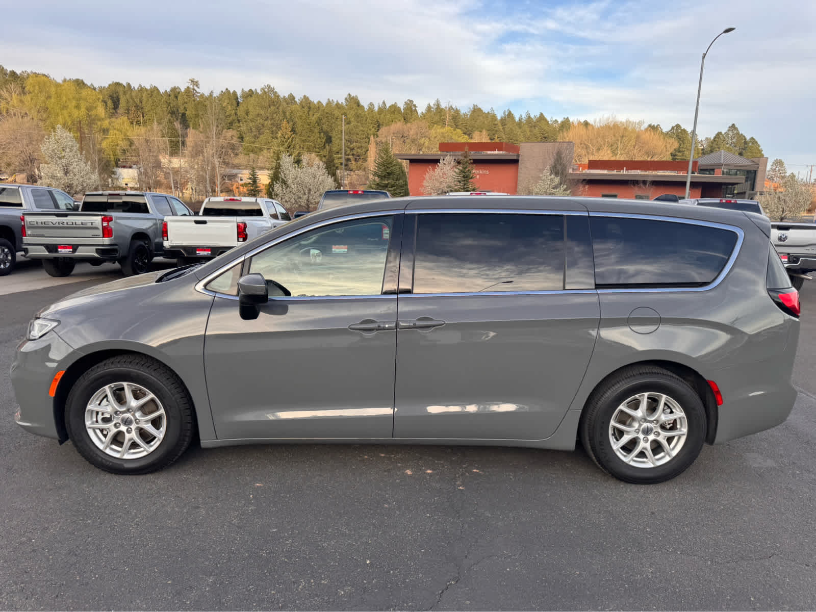2023 Chrysler Pacifica Touring L FWD