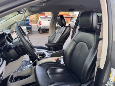 2023 Chrysler Pacifica Touring L FWD