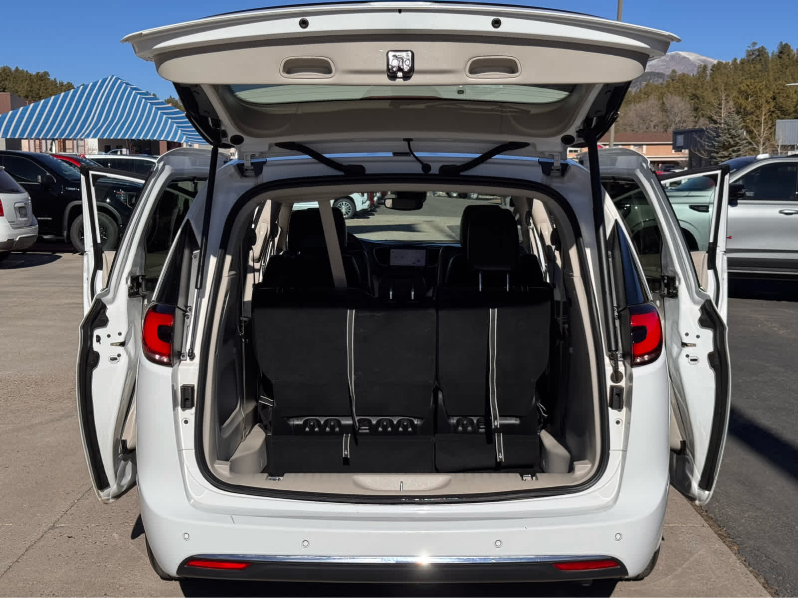 2024 Chrysler Pacifica Touring L FWD