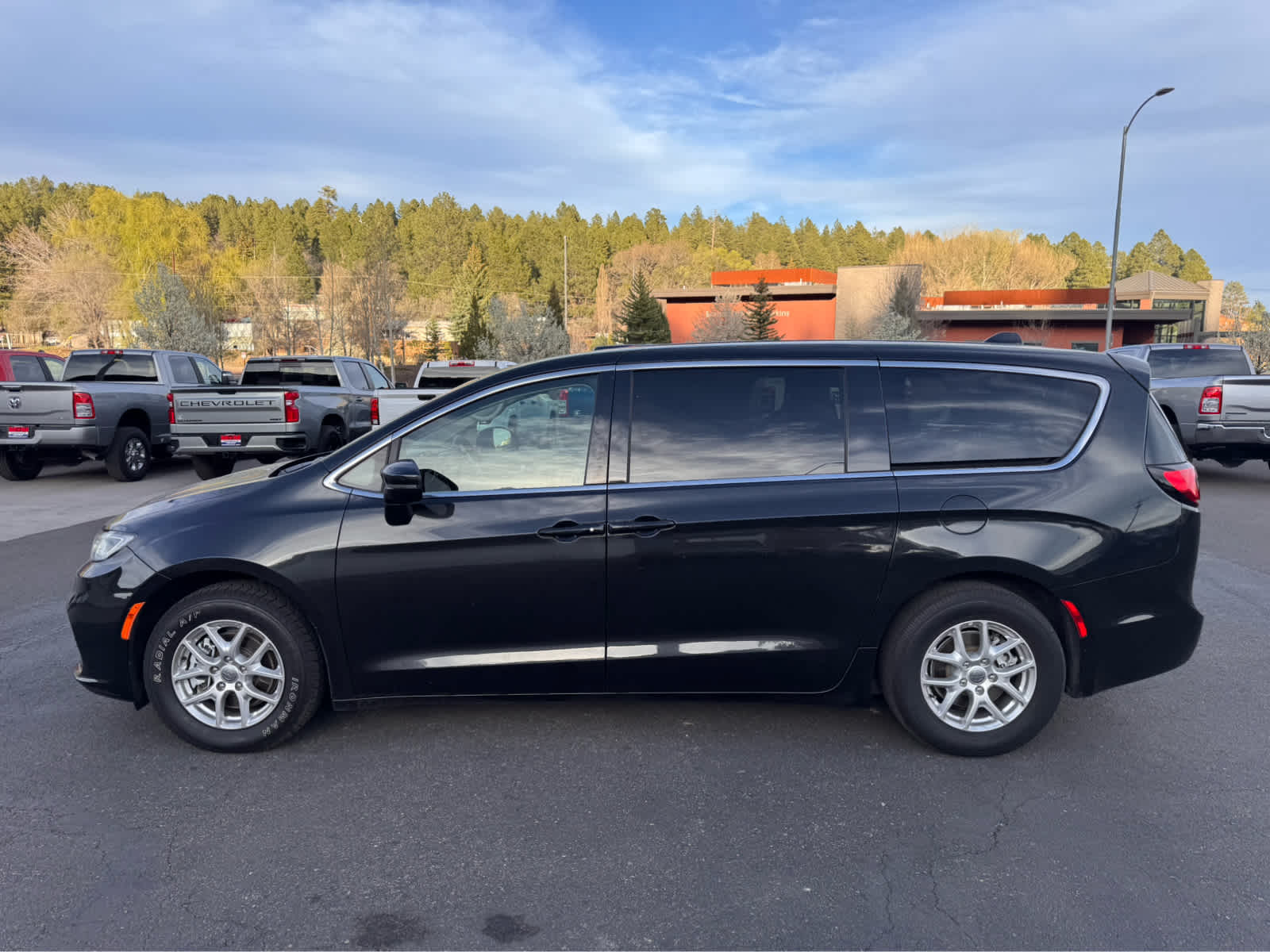 2023 Chrysler Pacifica Touring L FWD