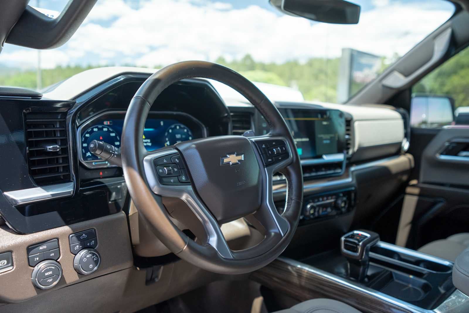 2024 Chevrolet Silverado 1500 LT - Photo 10