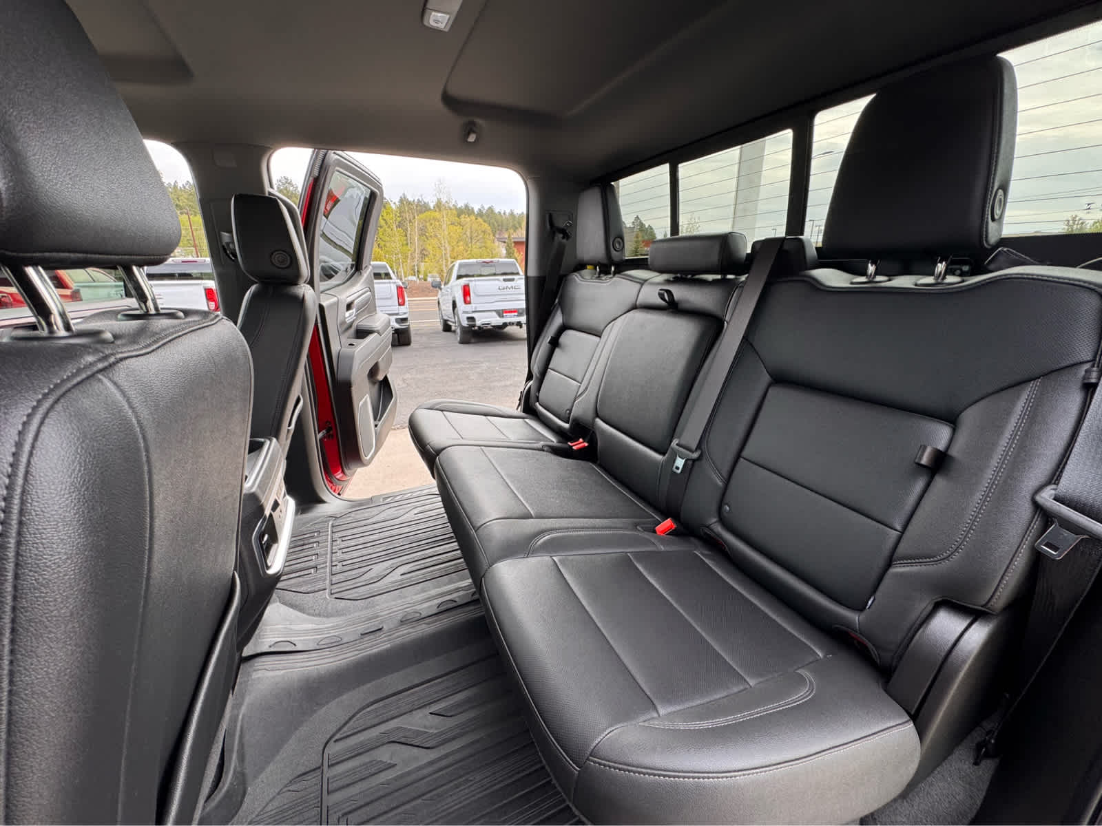 2026 GMC Sierra 1500 4WD Crew Cab 147 SLT