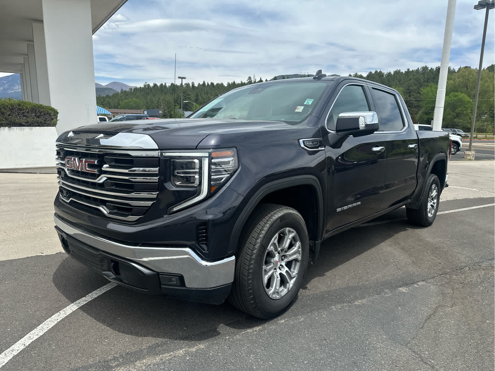 2025 GMC Sierra 1500 4WD Crew Cab 147 SLT