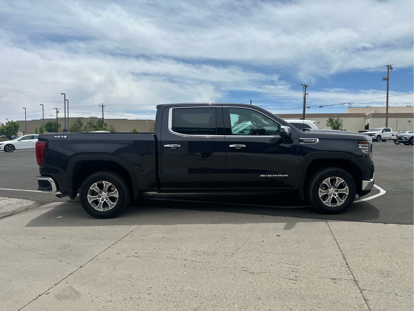 2025 GMC Sierra 1500 4WD Crew Cab 147 SLT