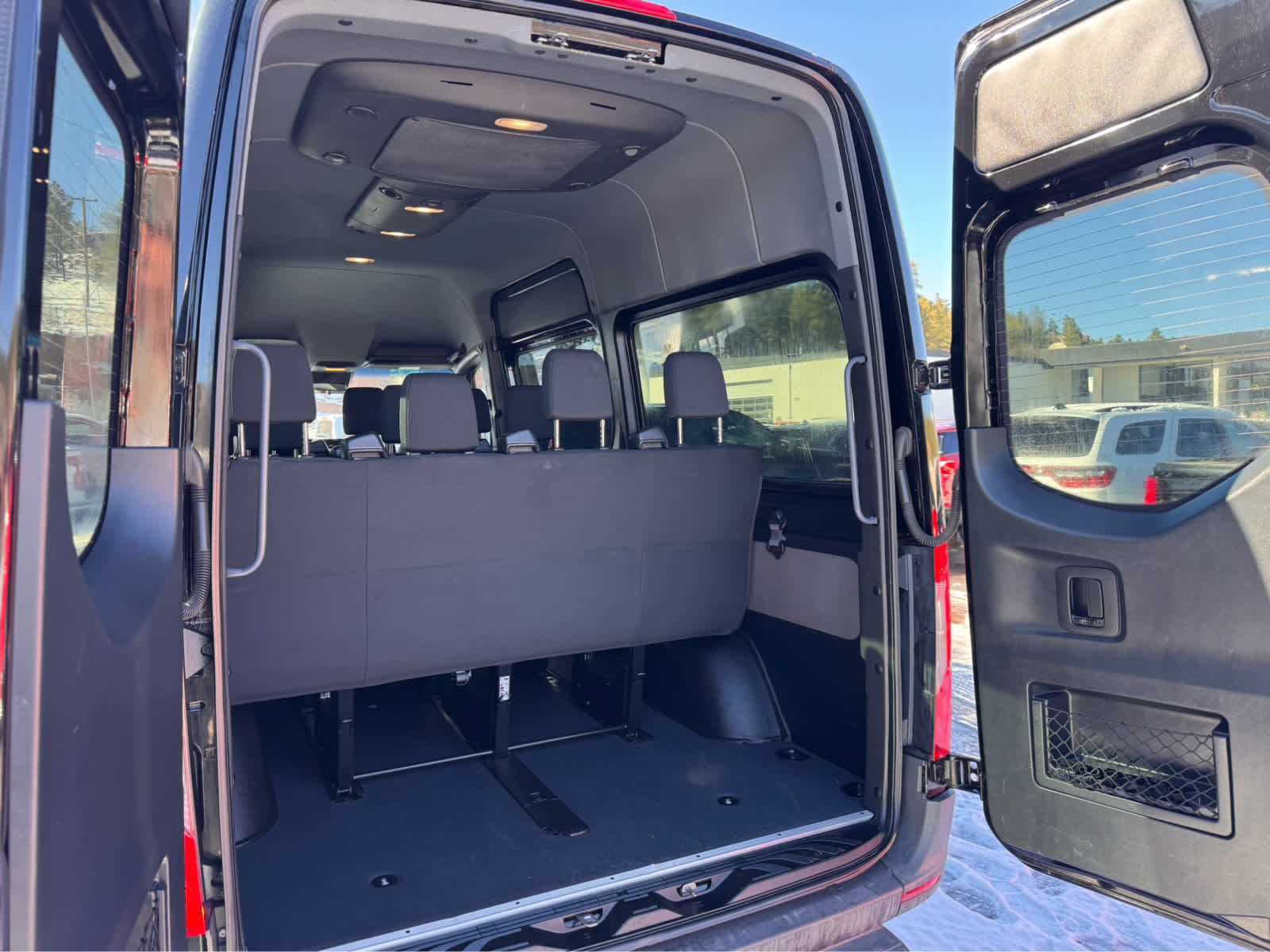 2019 Freightliner Sprinter Passenger 2500 High Roof V6 144 RWD