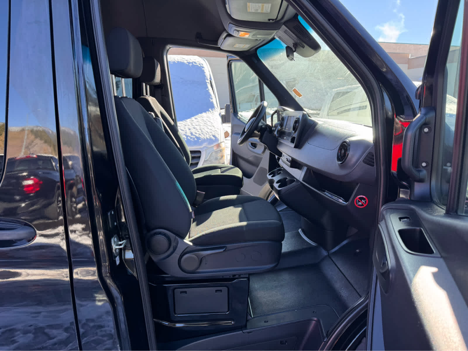 2019 Freightliner Sprinter Passenger 2500 High Roof V6 144 RWD